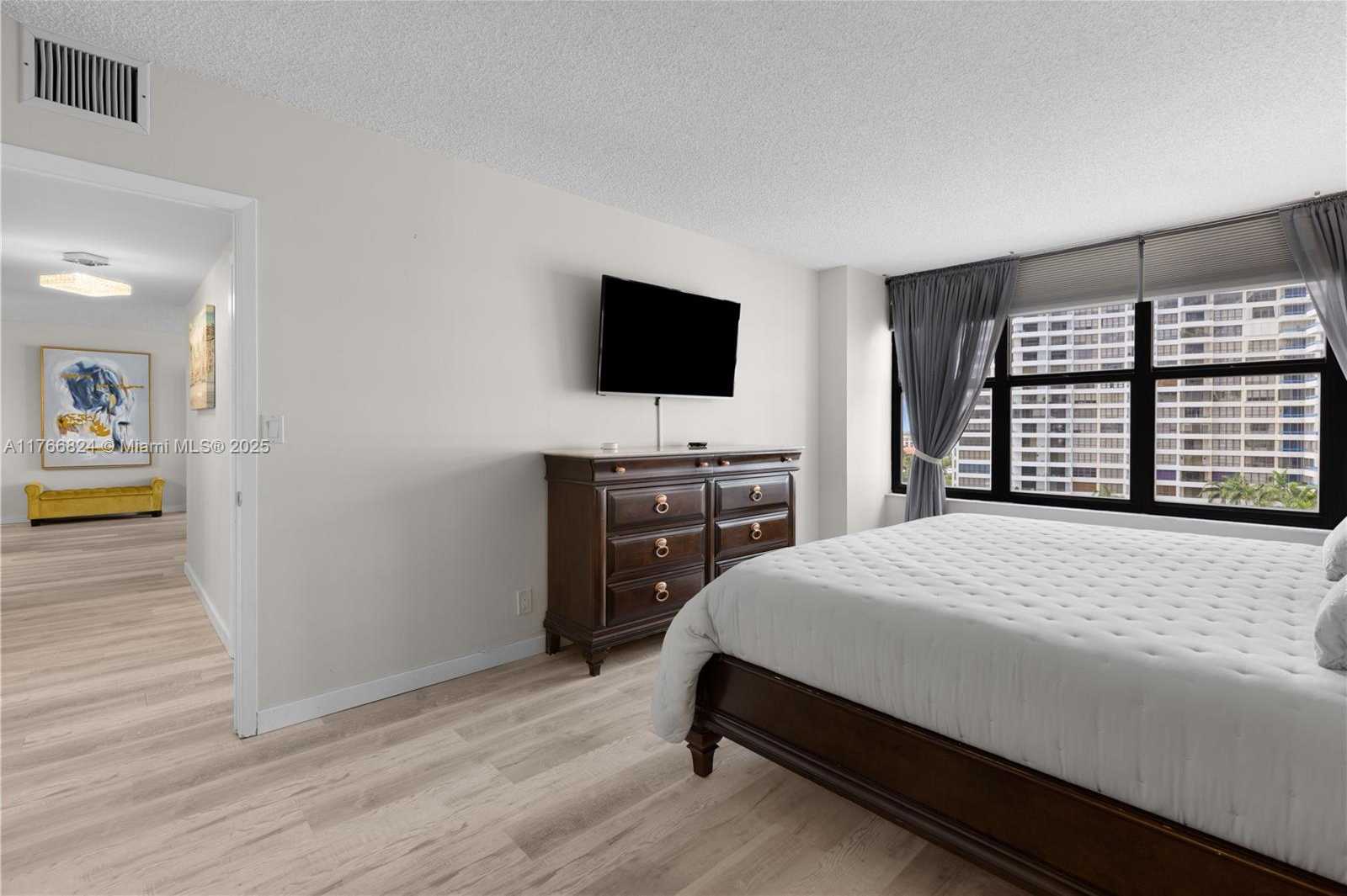 Small Image of 2500 PARKVIEW DRIVE #1019, Hallandale Beach Number 31