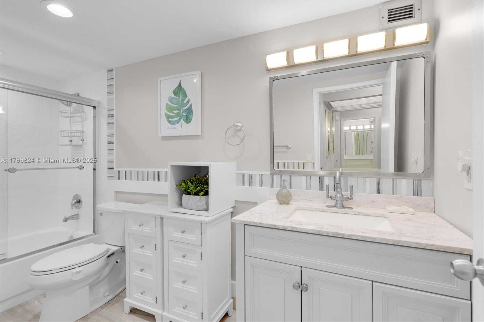 Small Image of 2500 PARKVIEW DRIVE #1019, Hallandale Beach Number 32