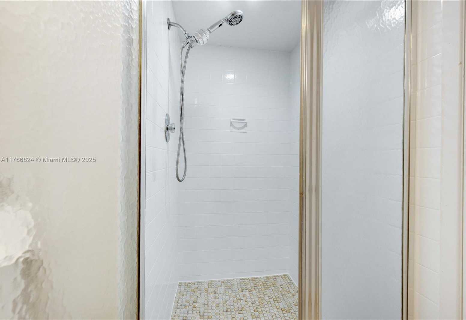 Small Image of 2500 PARKVIEW DRIVE #1019, Hallandale Beach Number 38