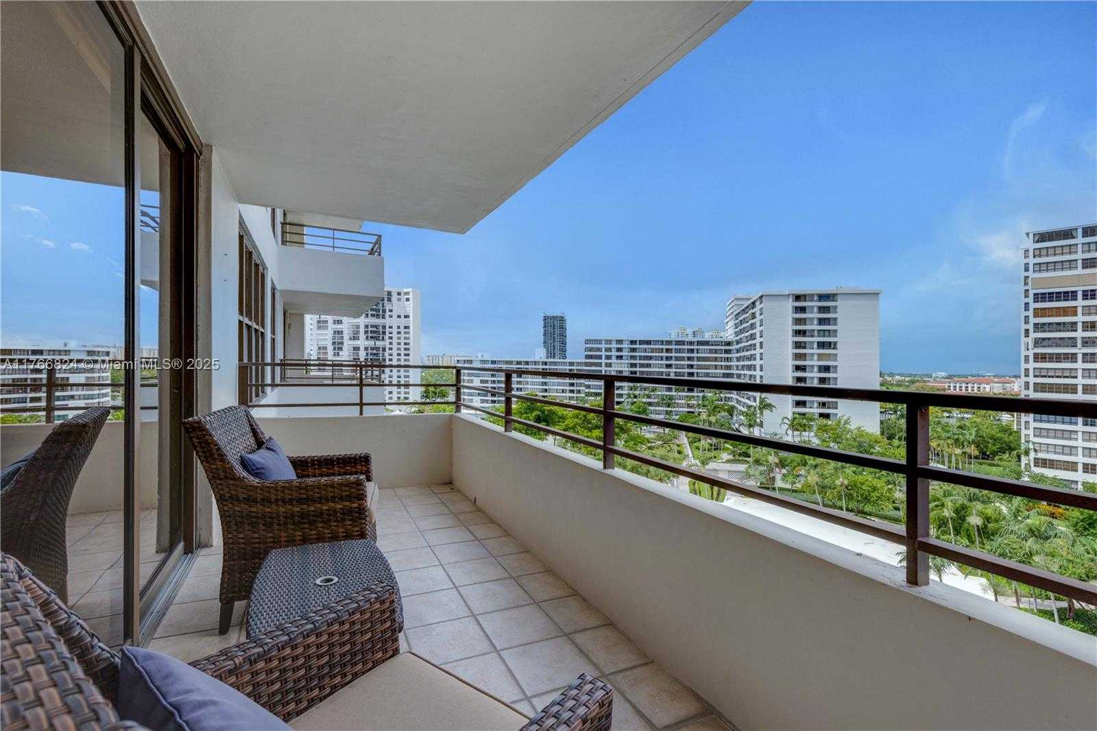 Small Image of 2500 PARKVIEW DRIVE #1019, Hallandale Beach Number 4