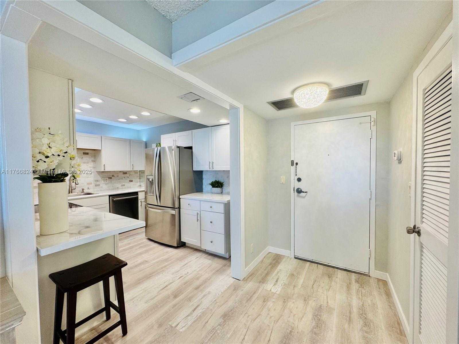Small Image of 2500 PARKVIEW DRIVE #1019, Hallandale Beach Number 7