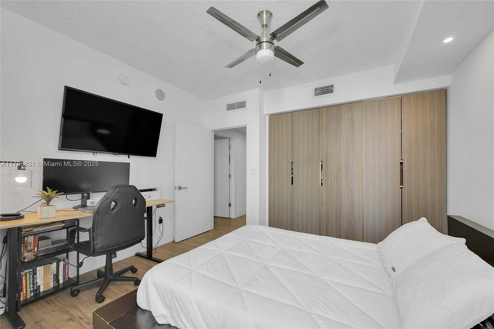 Small Image of 275 NORTH EAST 18TH ST #1207, Miami Number 18