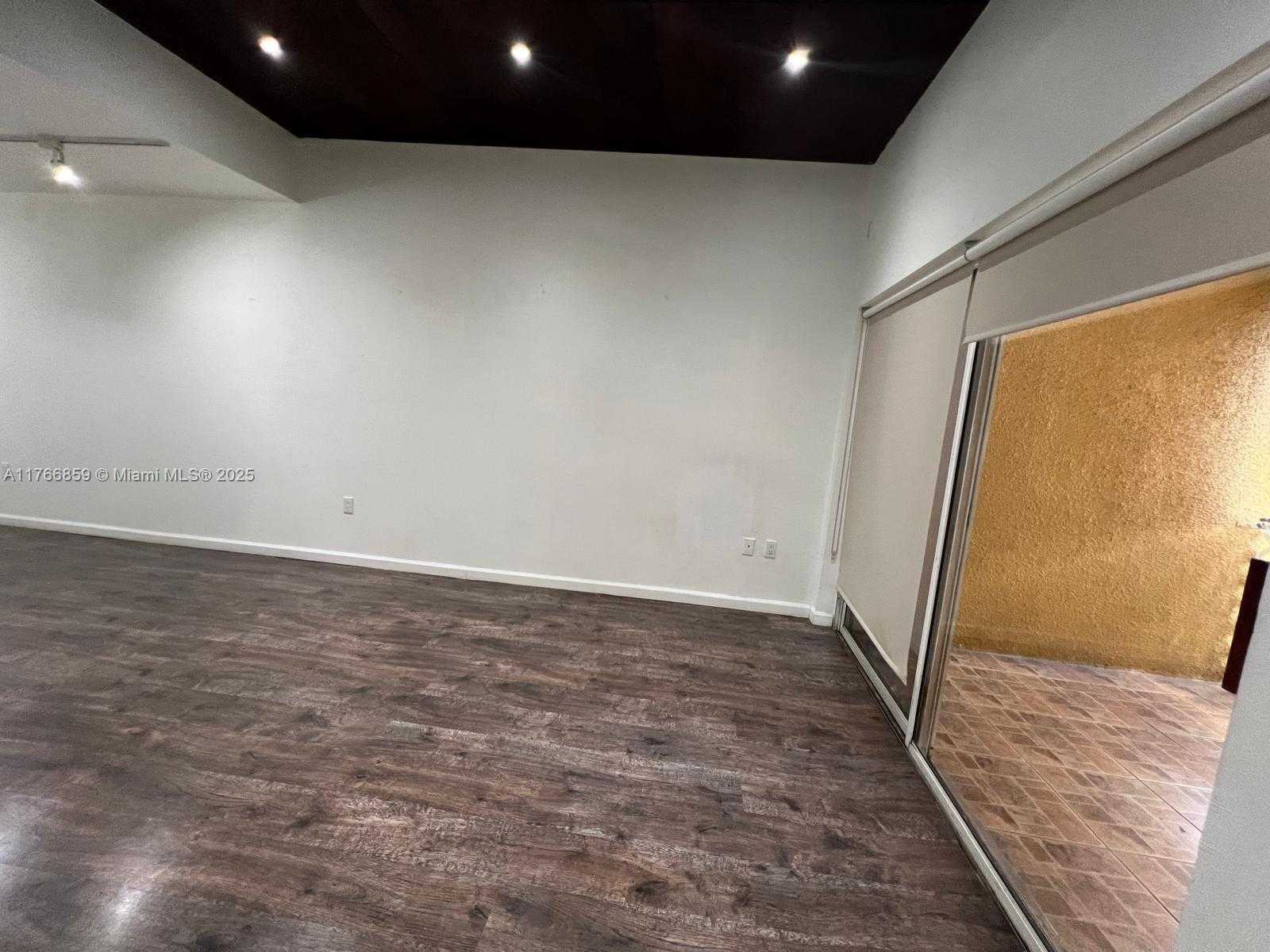 Small Image of 9715 FONTAINEBLEAU BLVD #E308, Miami Number 11