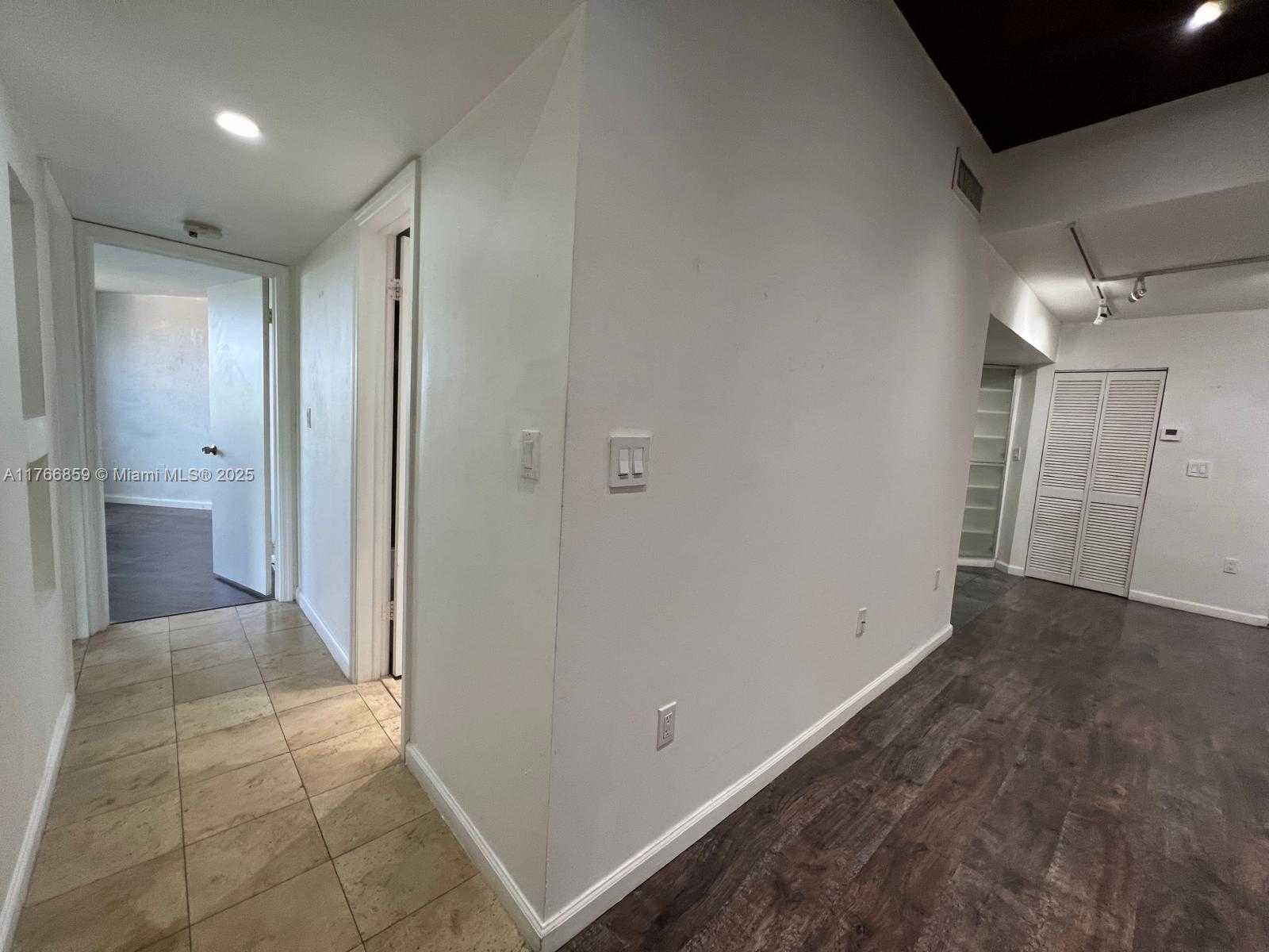 Small Image of 9715 FONTAINEBLEAU BLVD #E308, Miami Number 17