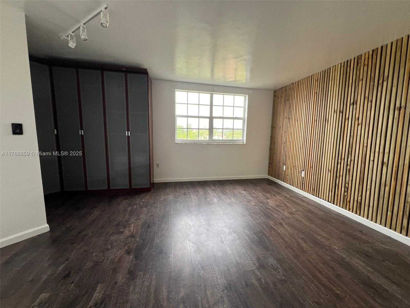 Small Image of 9715 FONTAINEBLEAU BLVD #E308, Miami Number 19