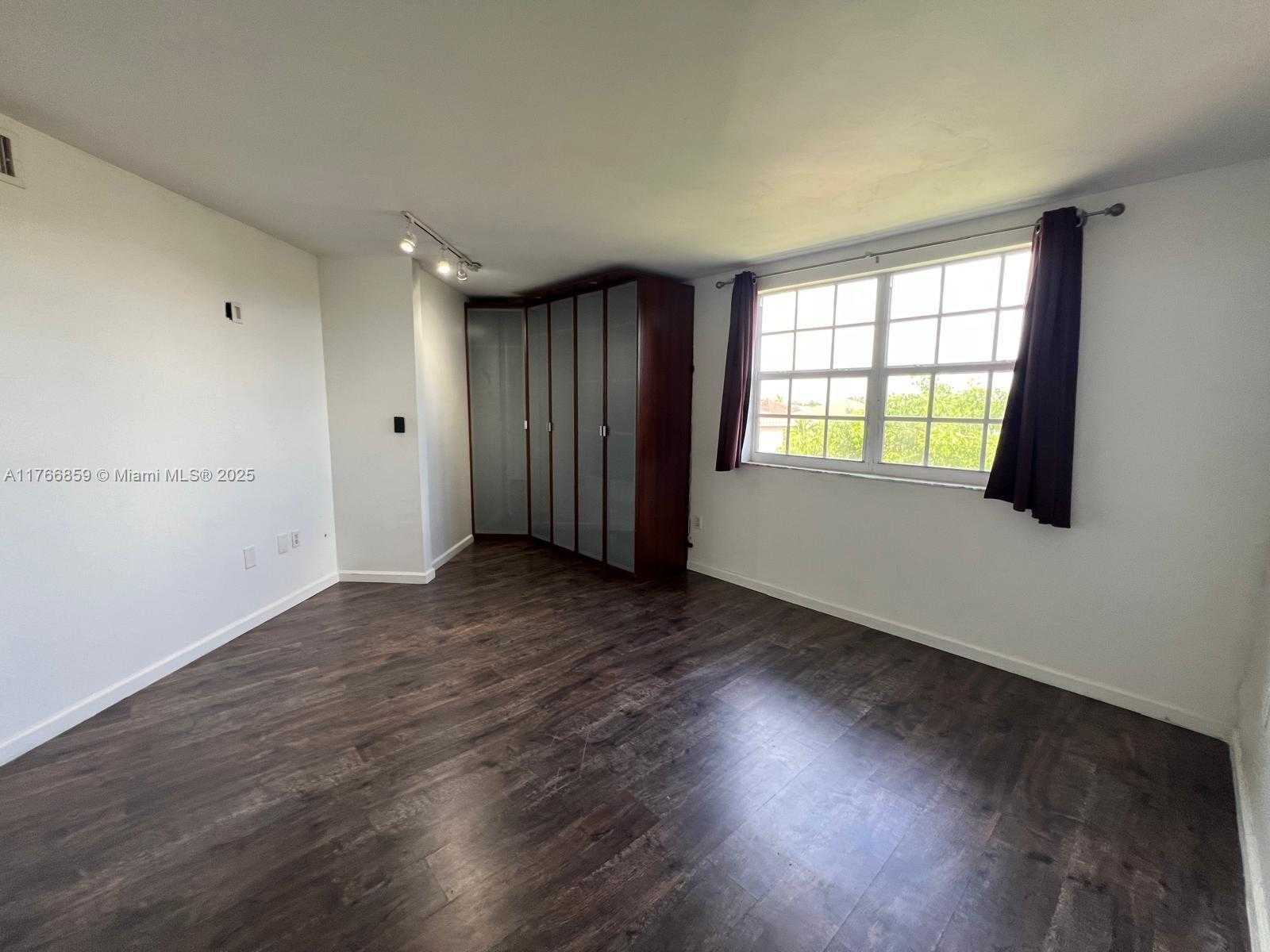 Small Image of 9715 FONTAINEBLEAU BLVD #E308, Miami Number 24