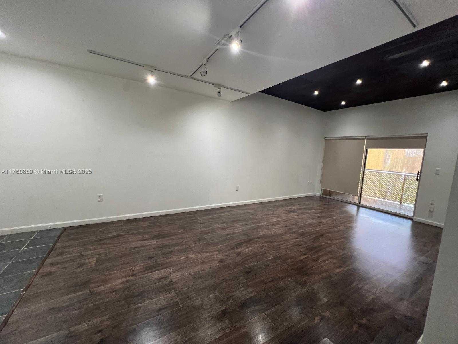 Small Image of 9715 FONTAINEBLEAU BLVD #E308, Miami Number 3