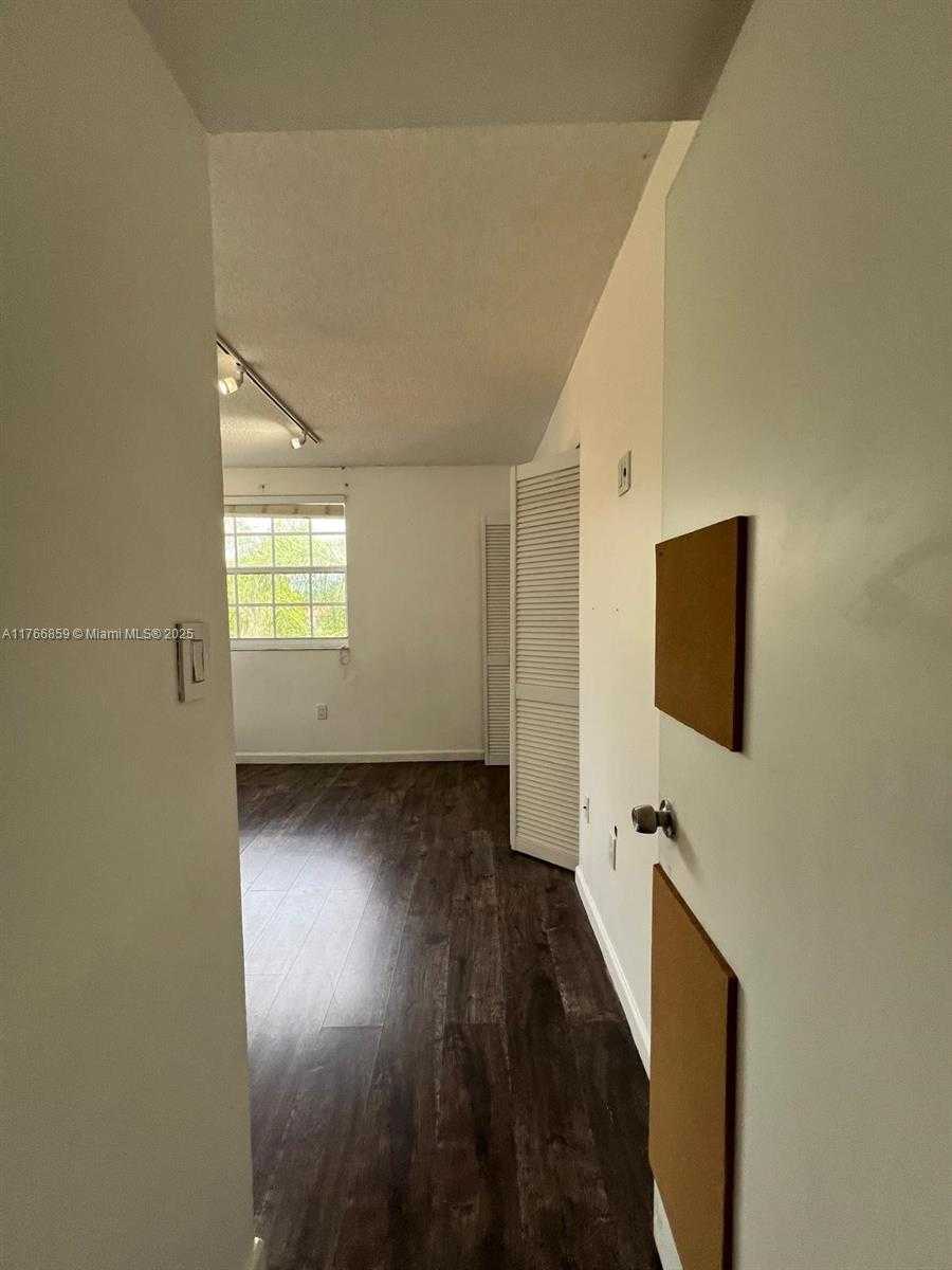 Small Image of 9715 FONTAINEBLEAU BLVD #E308, Miami Number 31