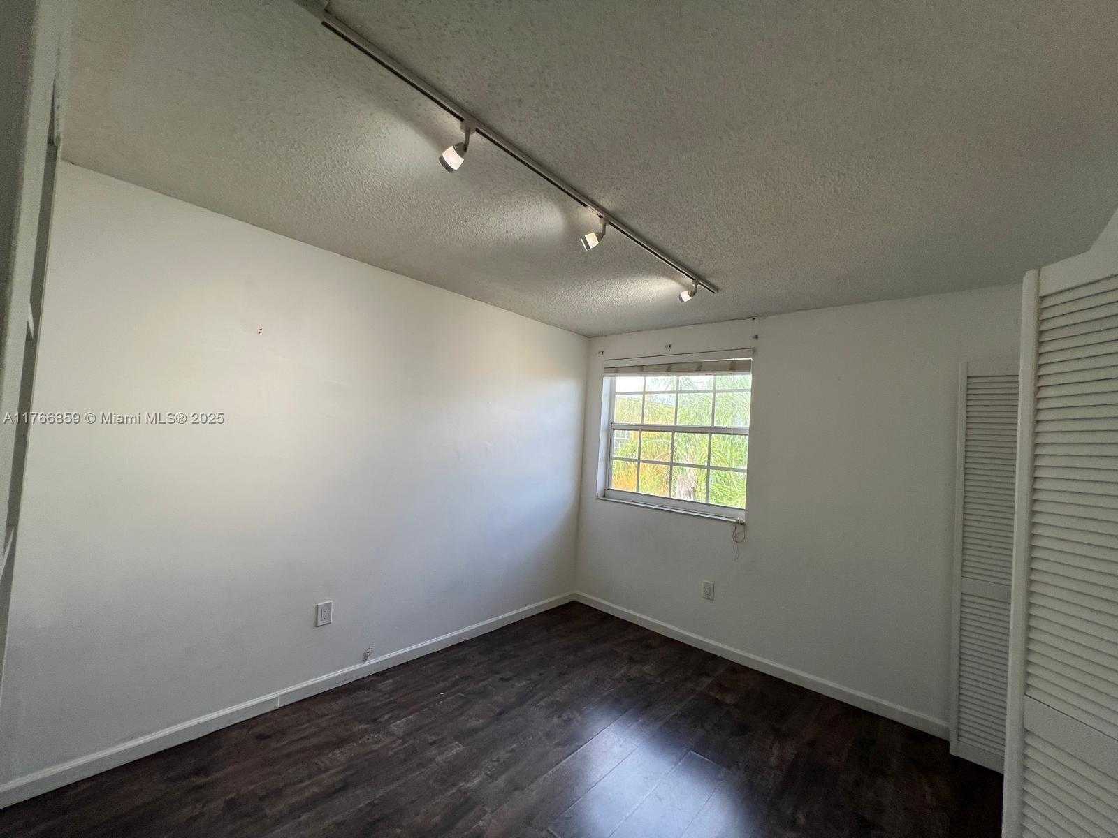 Small Image of 9715 FONTAINEBLEAU BLVD #E308, Miami Number 33