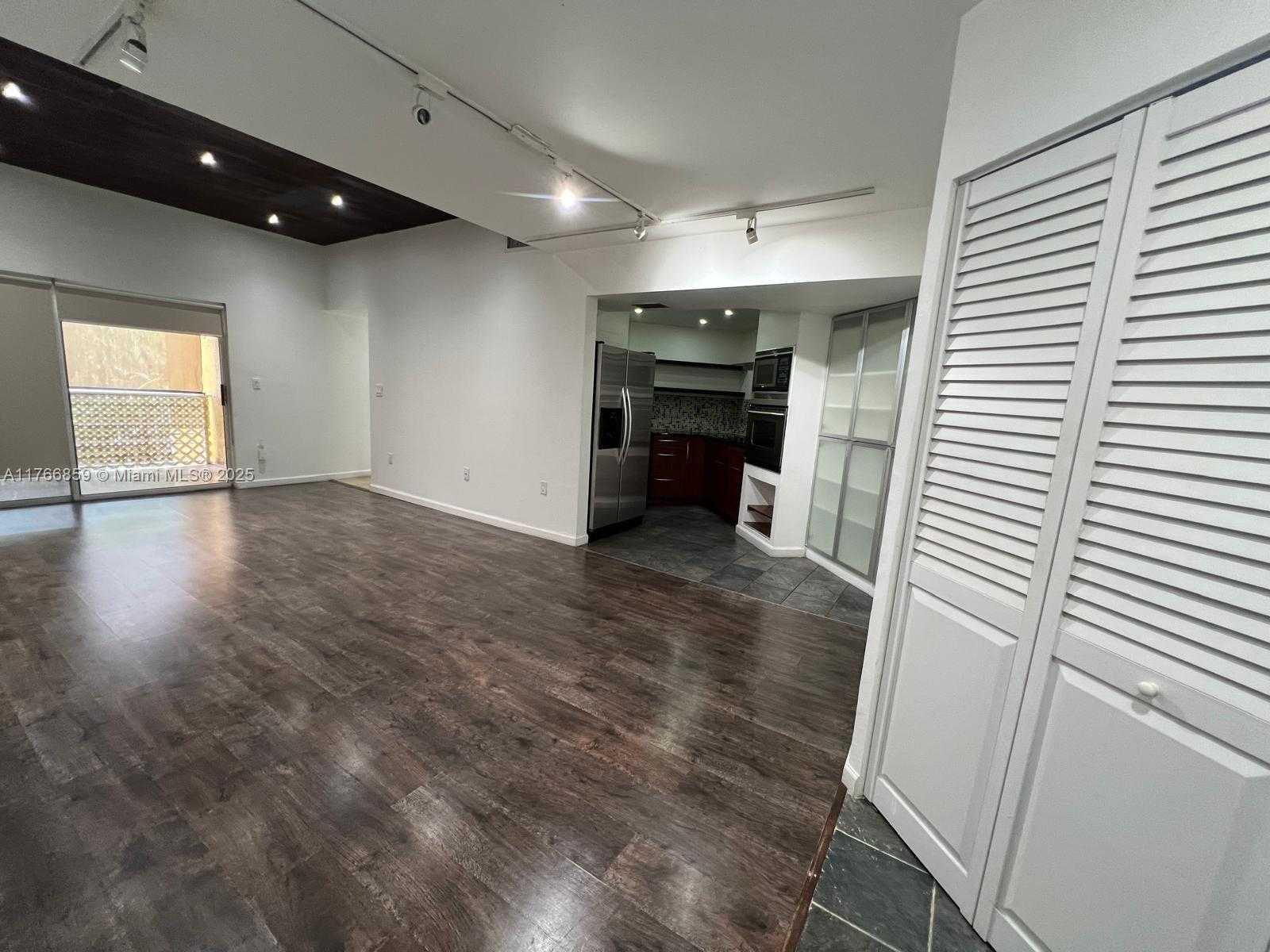 Small Image of 9715 FONTAINEBLEAU BLVD #E308, Miami Number 4