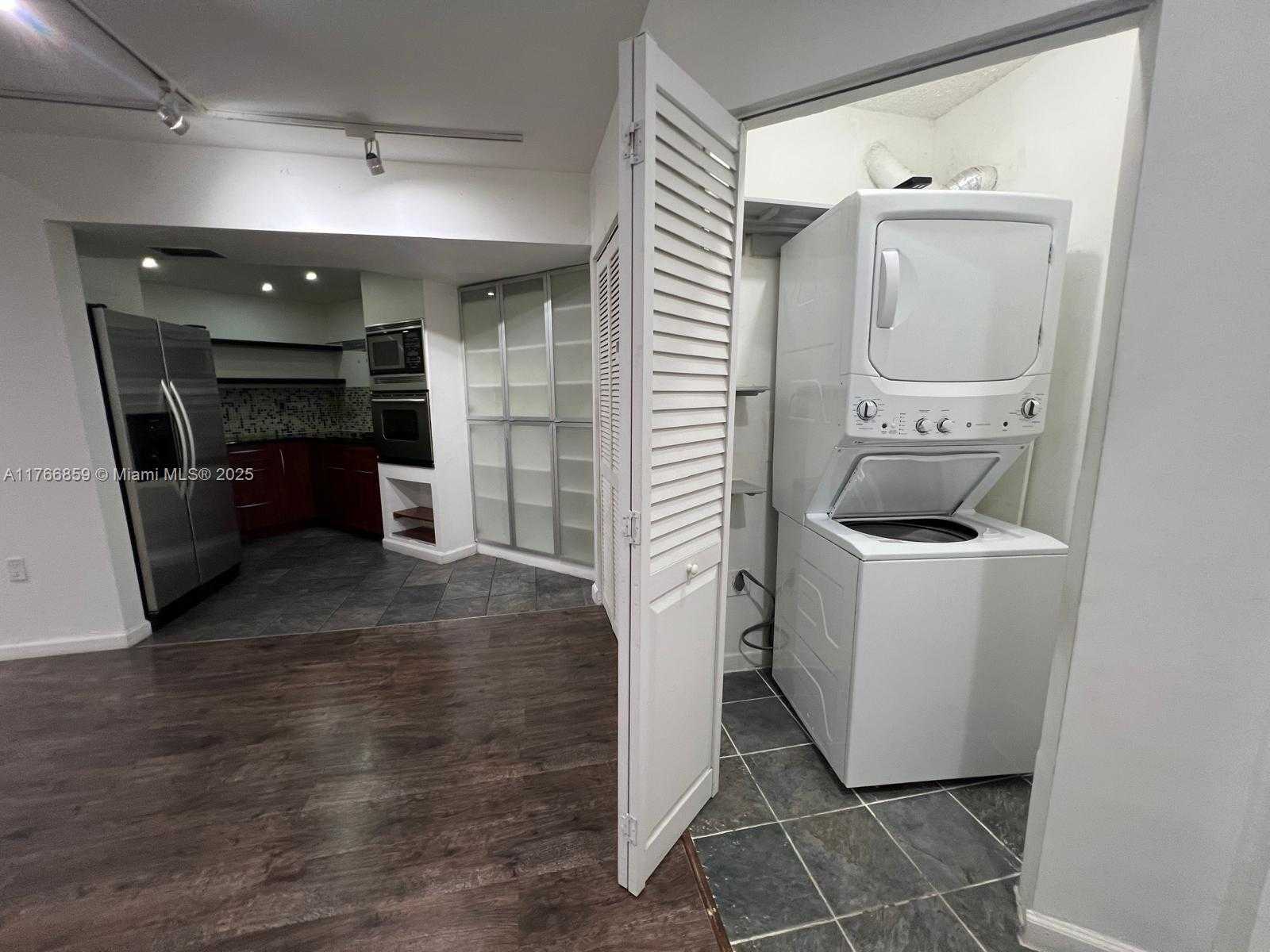 Small Image of 9715 FONTAINEBLEAU BLVD #E308, Miami Number 5