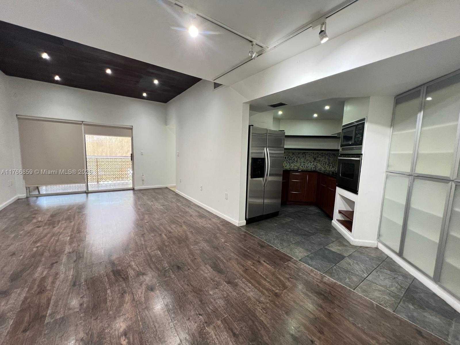 Small Image of 9715 FONTAINEBLEAU BLVD #E308, Miami Number 6
