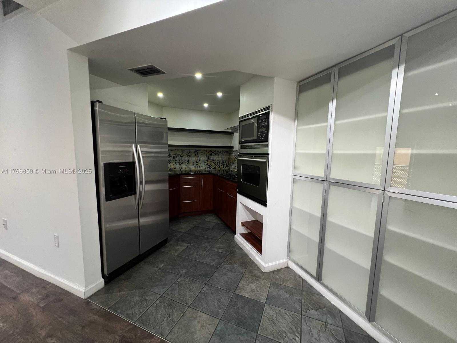 Small Image of 9715 FONTAINEBLEAU BLVD #E308, Miami Number 7