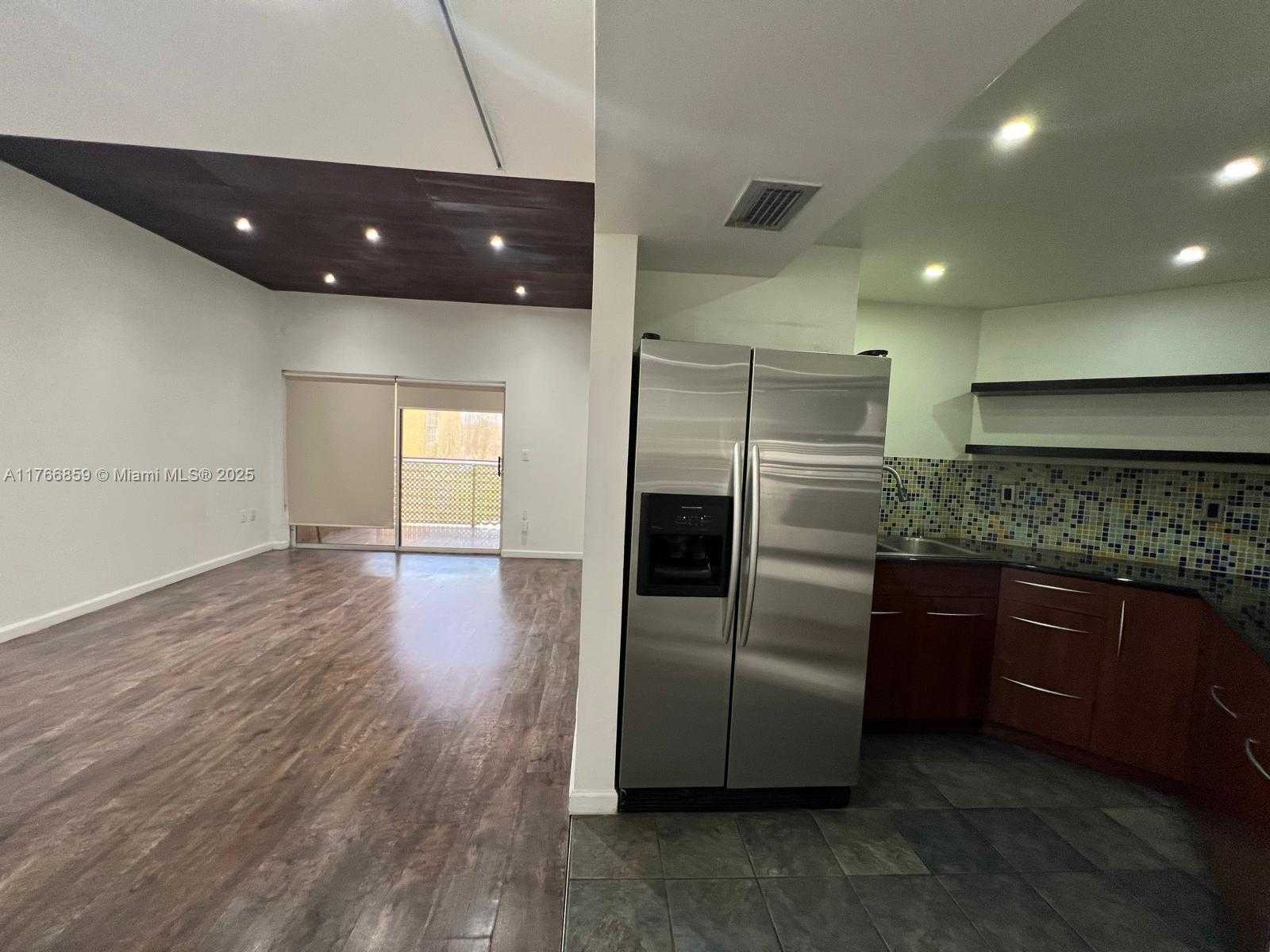 Small Image of 9715 FONTAINEBLEAU BLVD #E308, Miami Number 8