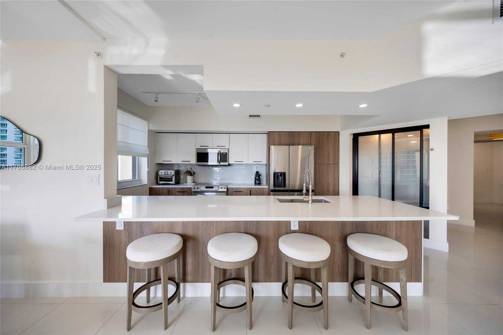 Small Image of 20000 EAST COUNTRY CLUB DR #911, Aventura Number 13