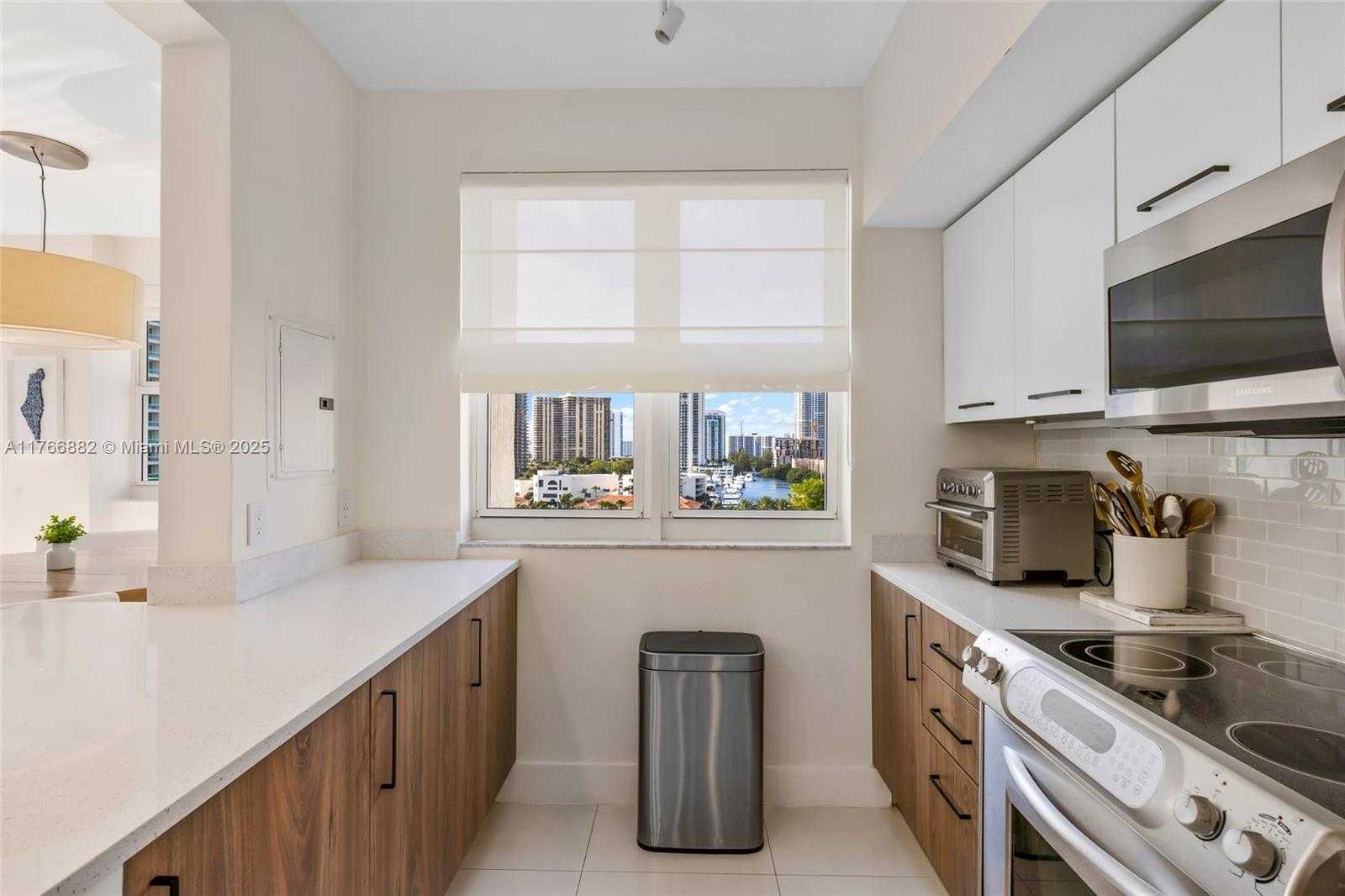 Small Image of 20000 EAST COUNTRY CLUB DR #911, Aventura Number 16