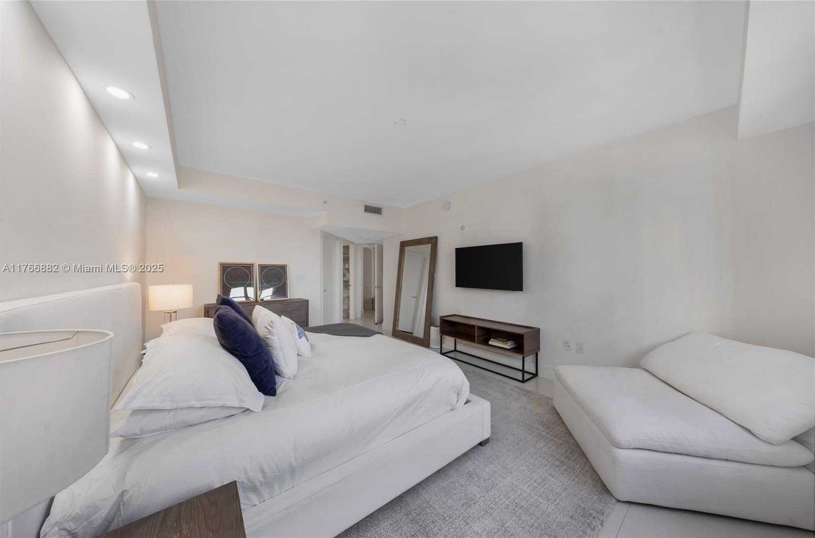 Small Image of 20000 EAST COUNTRY CLUB DR #911, Aventura Number 23