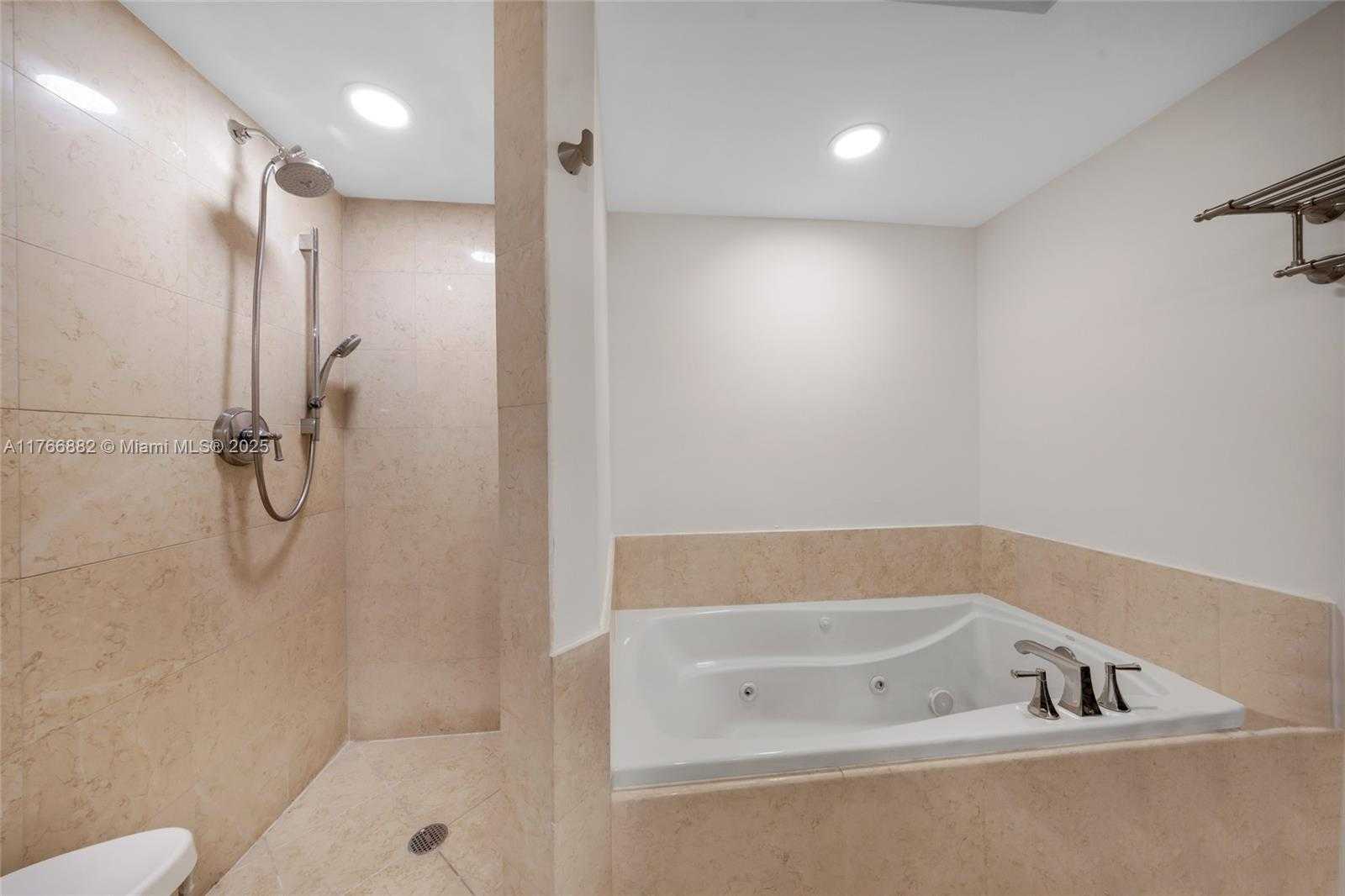 Small Image of 20000 EAST COUNTRY CLUB DR #911, Aventura Number 25