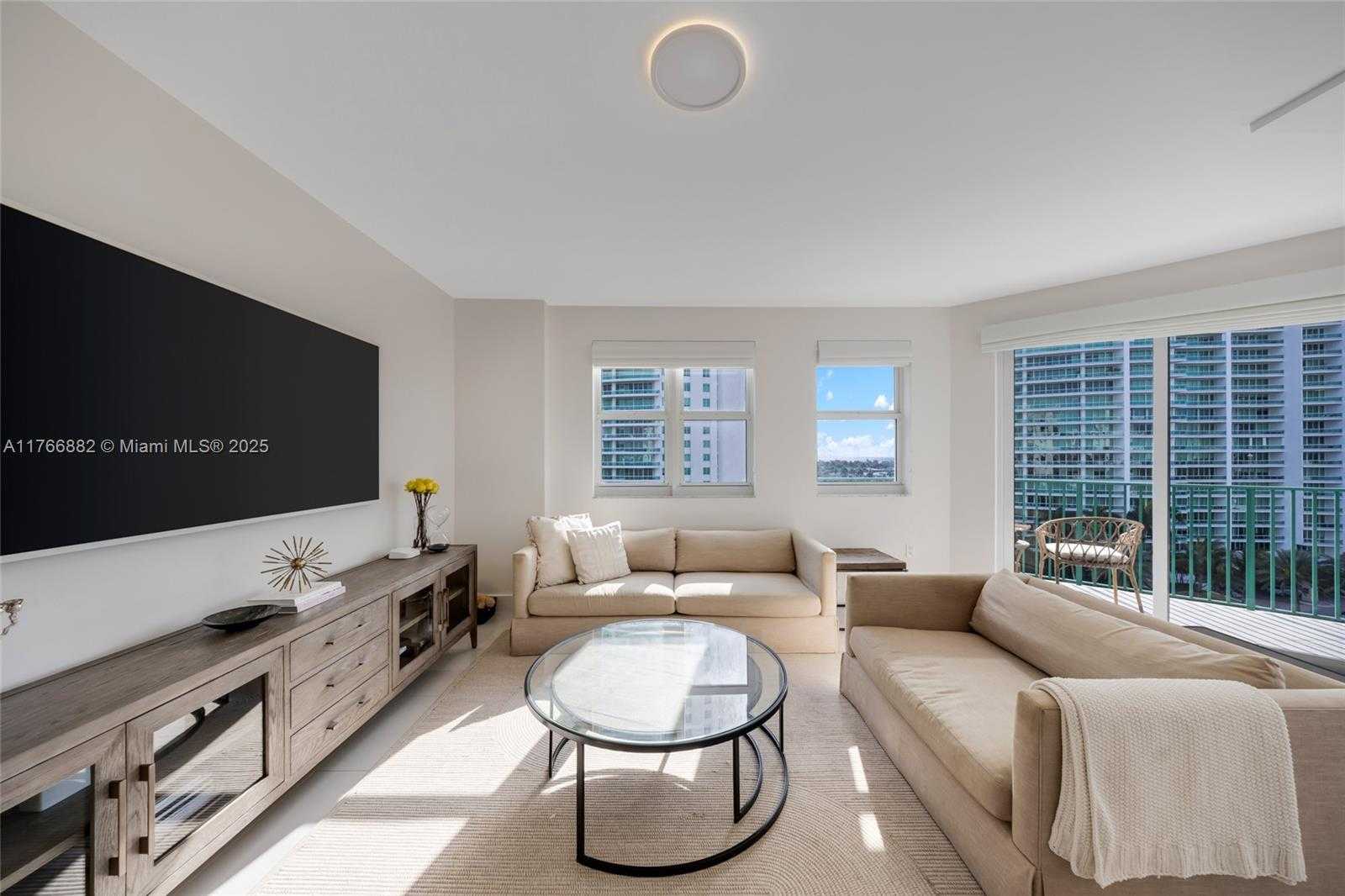 Small Image of 20000 EAST COUNTRY CLUB DR #911, Aventura Number 3