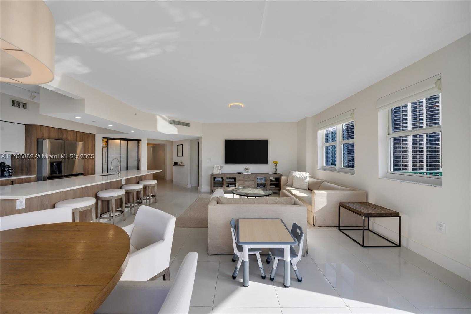Small Image of 20000 EAST COUNTRY CLUB DR #911, Aventura Number 8