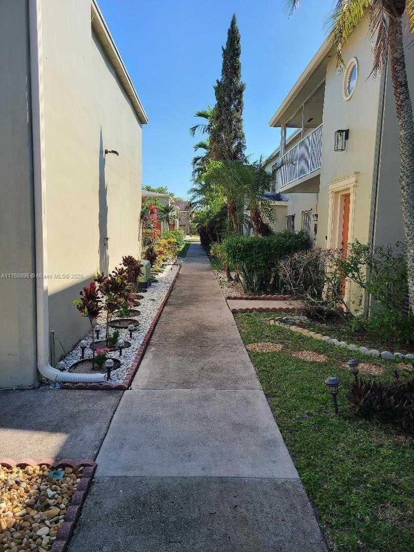 Small Image of 5620 NORTH WEST 59TH ST #6, Tamarac Number 3