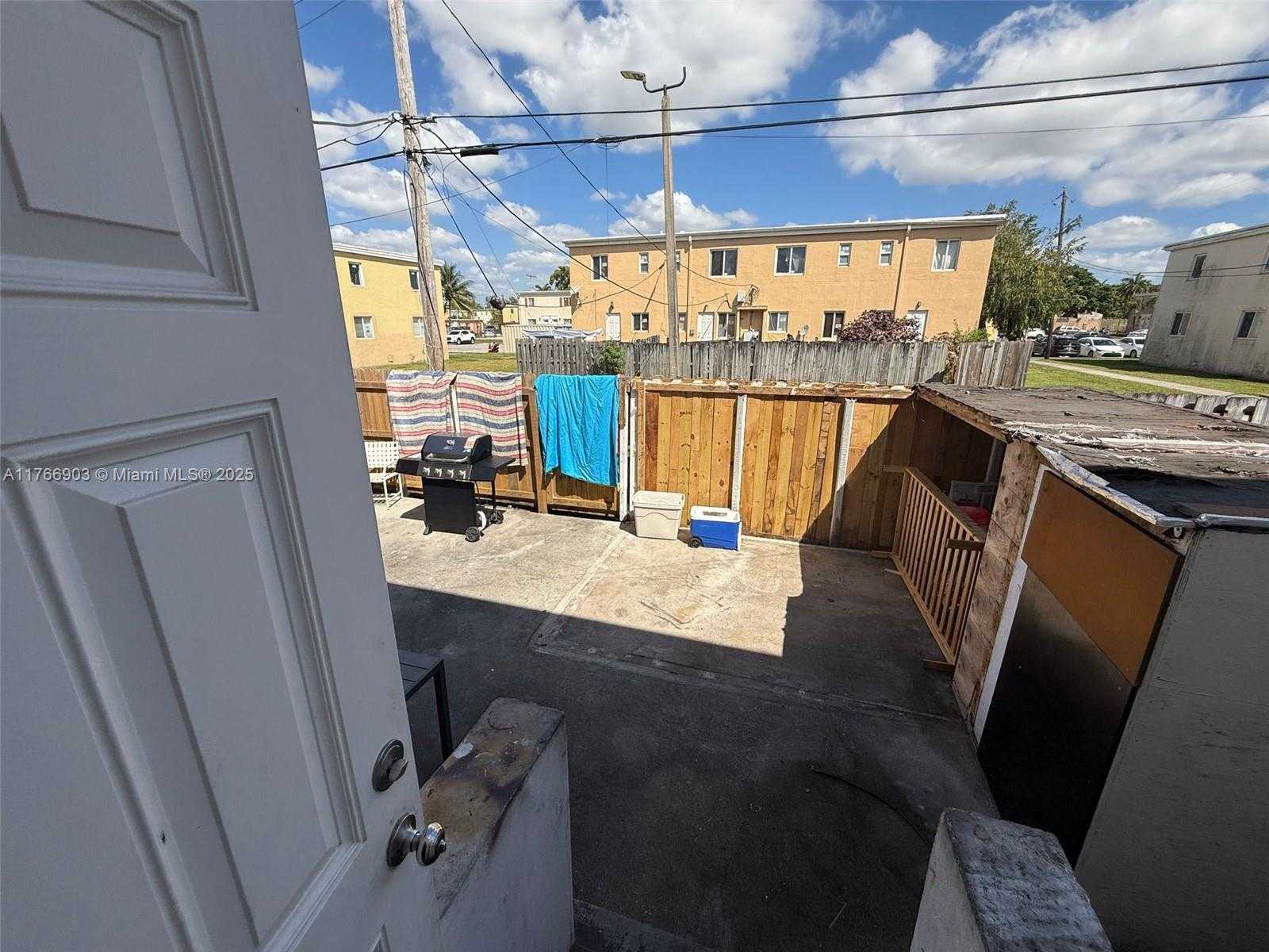 Small Image of 417 NORTH WEST 84TH ST #417, Miami Number 13