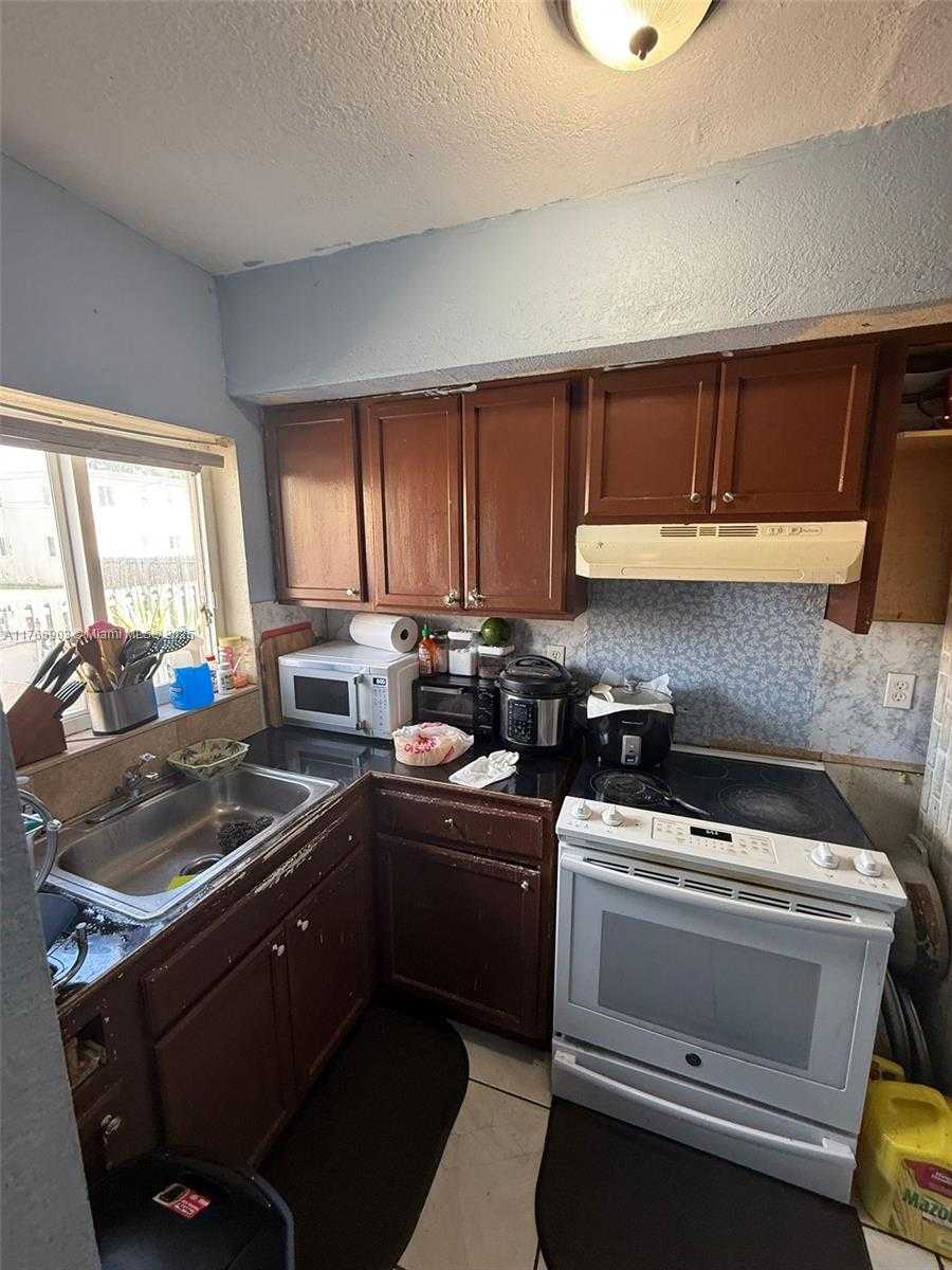Small Image of 417 NORTH WEST 84TH ST #417, Miami Number 20
