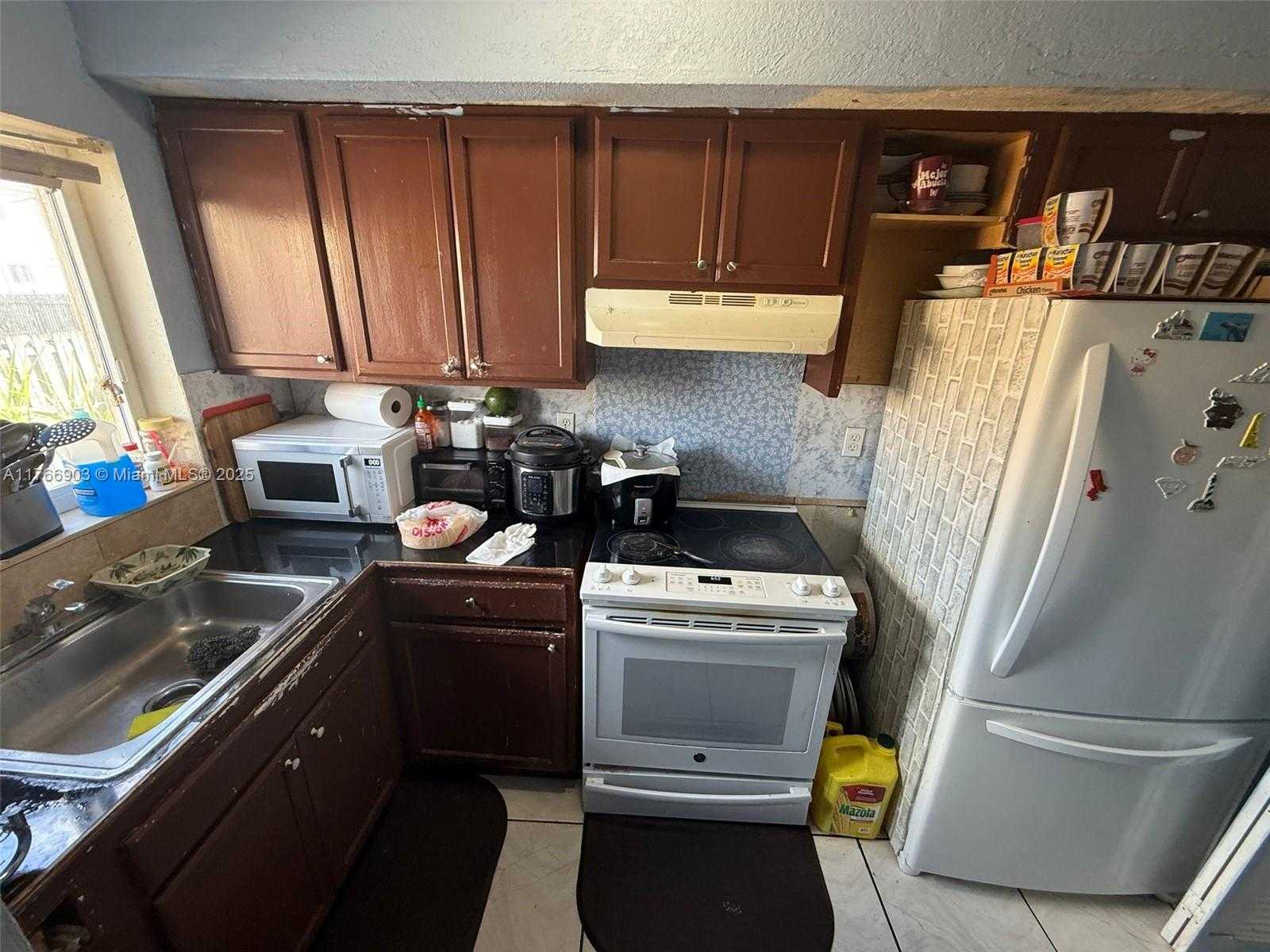 Small Image of 417 NORTH WEST 84TH ST #417, Miami Number 22