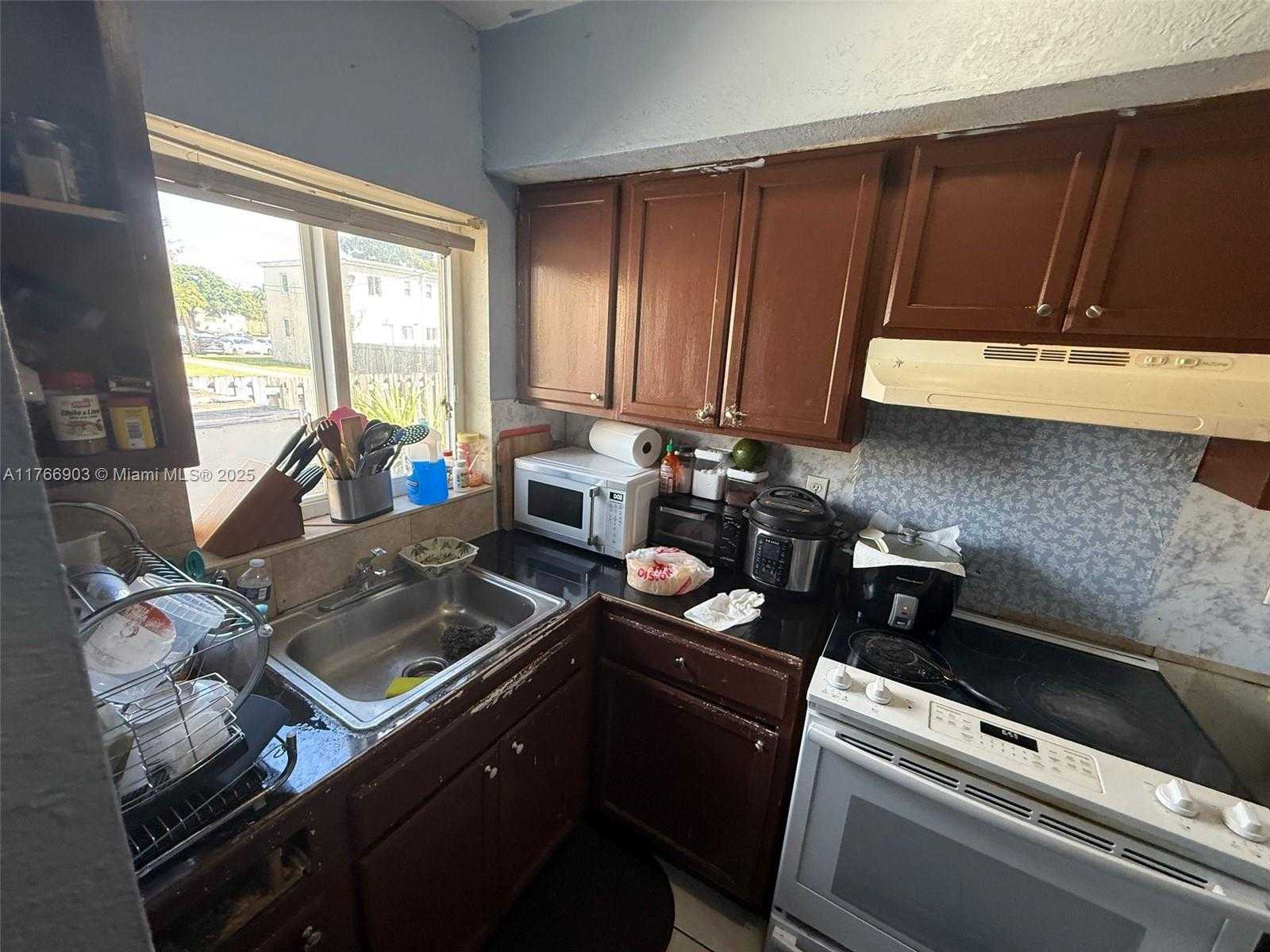 Small Image of 417 NORTH WEST 84TH ST #417, Miami Number 23
