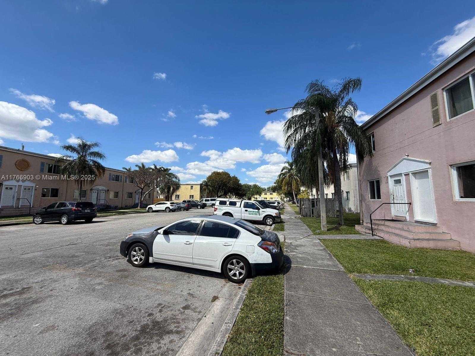 Small Image of 417 NORTH WEST 84TH ST #417, Miami Number 7