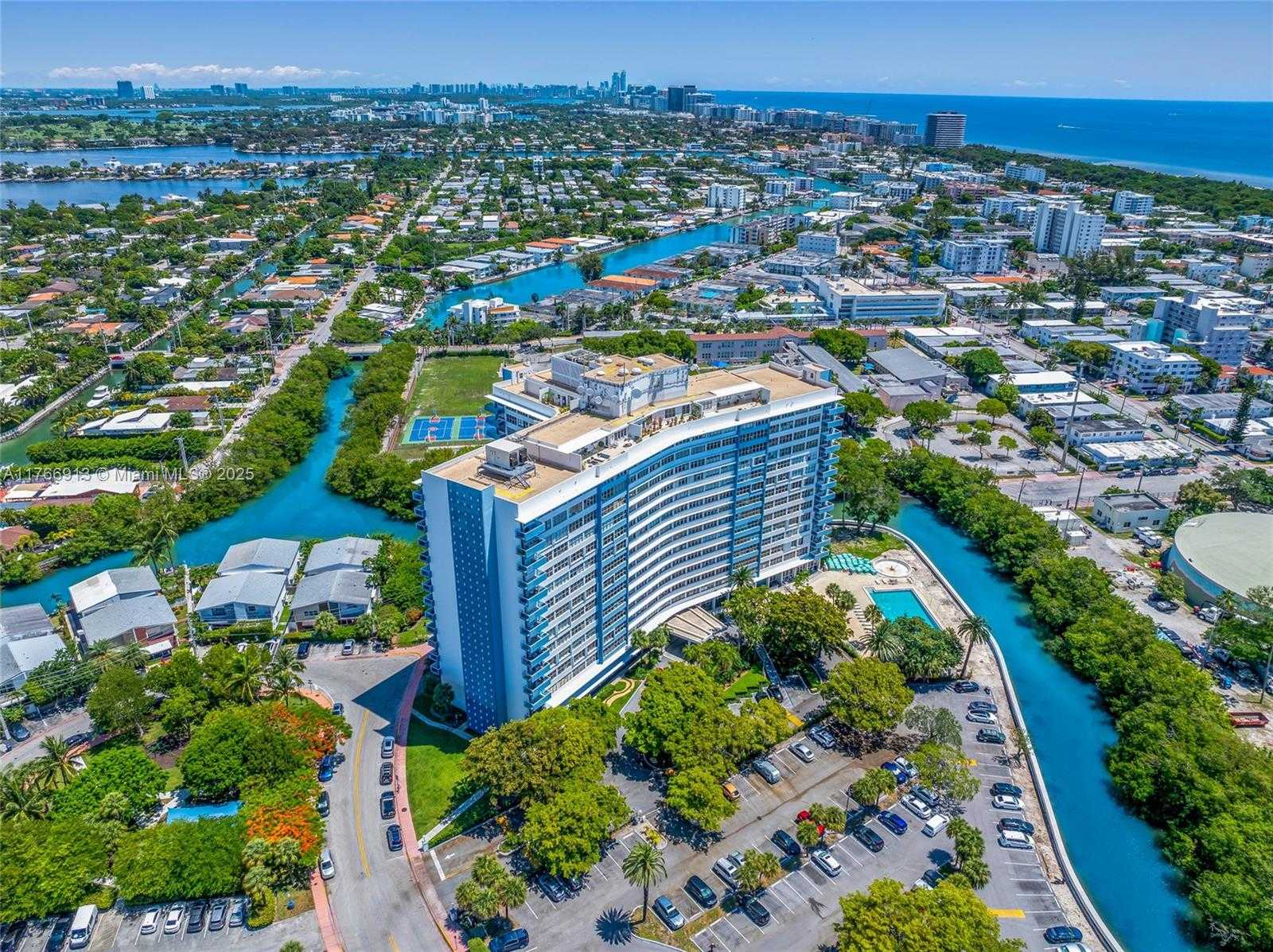 Small Image of 7441 WAYNE AVE #11F, Miami Beach Number 42