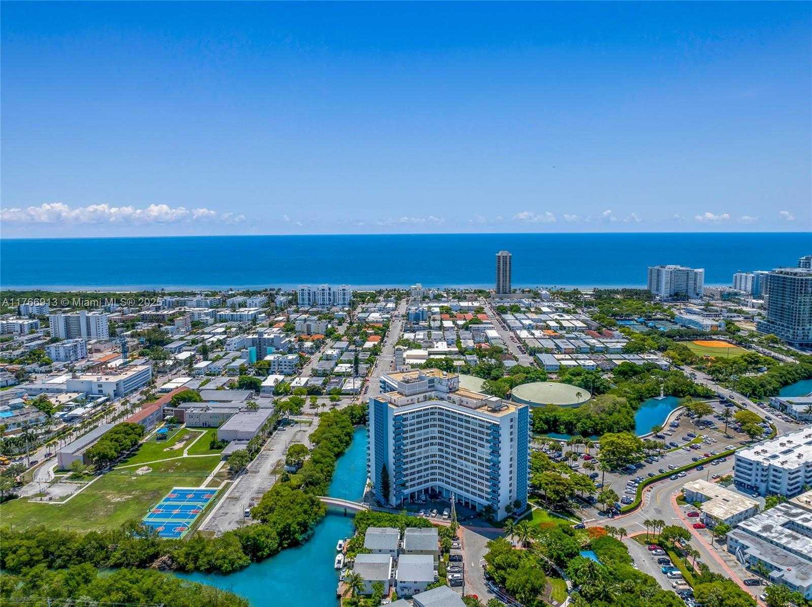 Small Image of 7441 WAYNE AVE #11F, Miami Beach Number 47