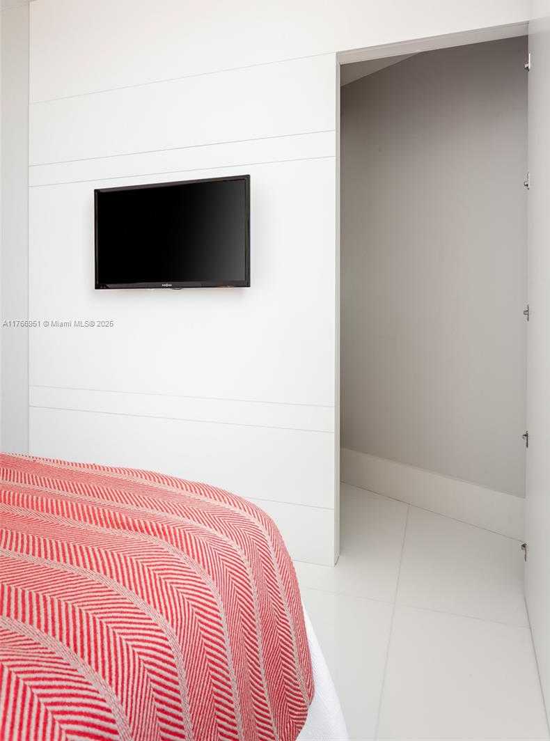 Small Image of 6700 INDIAN CREEK DR #1402, Miami Beach Number 12