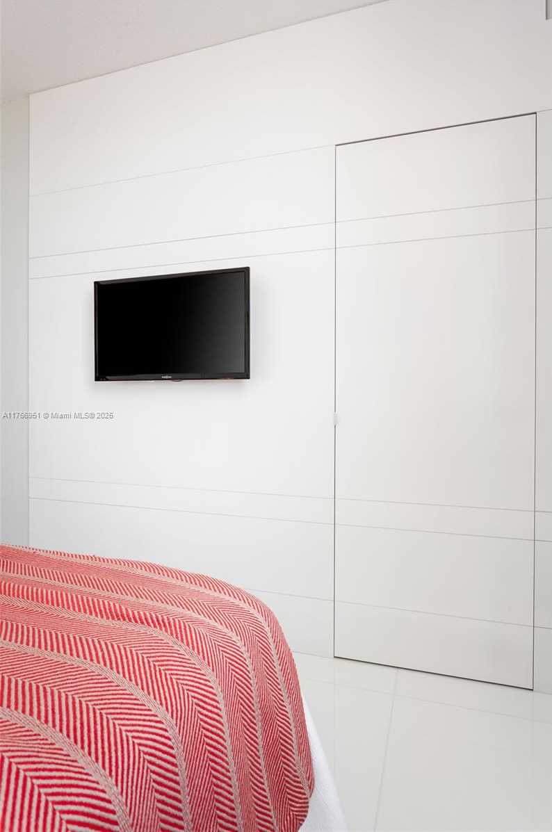 Small Image of 6700 INDIAN CREEK DR #1402, Miami Beach Number 15