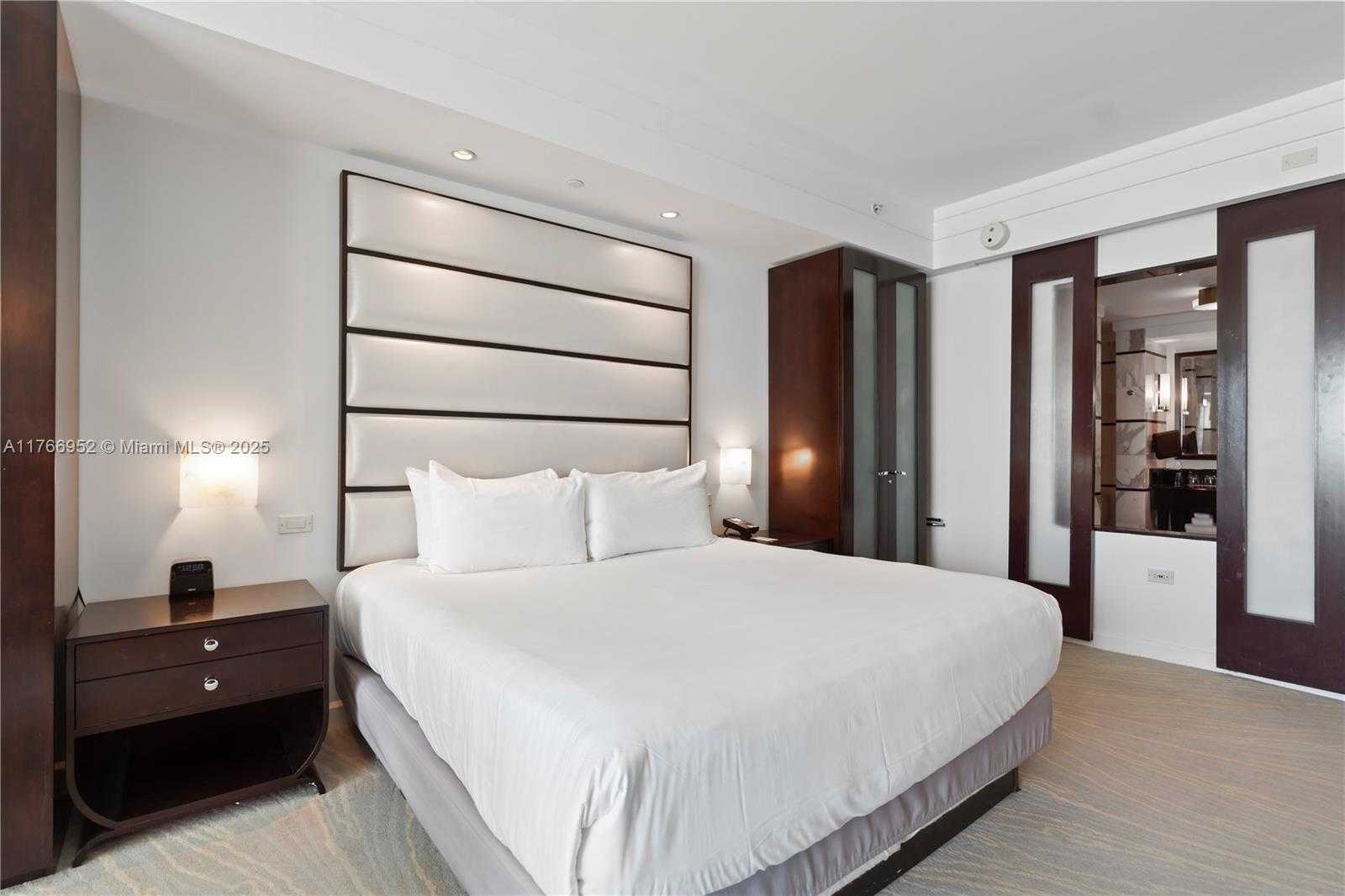 Small Image of 4391 COLLINS AVE #1618, Miami Beach Number 14