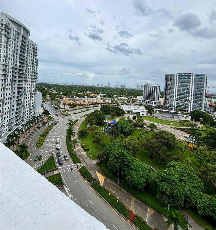 Small Image of 1830 RADIUS DR #604, Hollywood Number 19