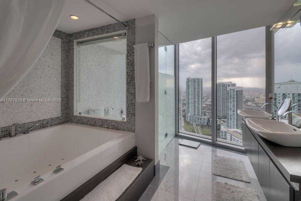 Small Image of 200 BISCAYNE BLVD WAY #4402, Miami Number 10