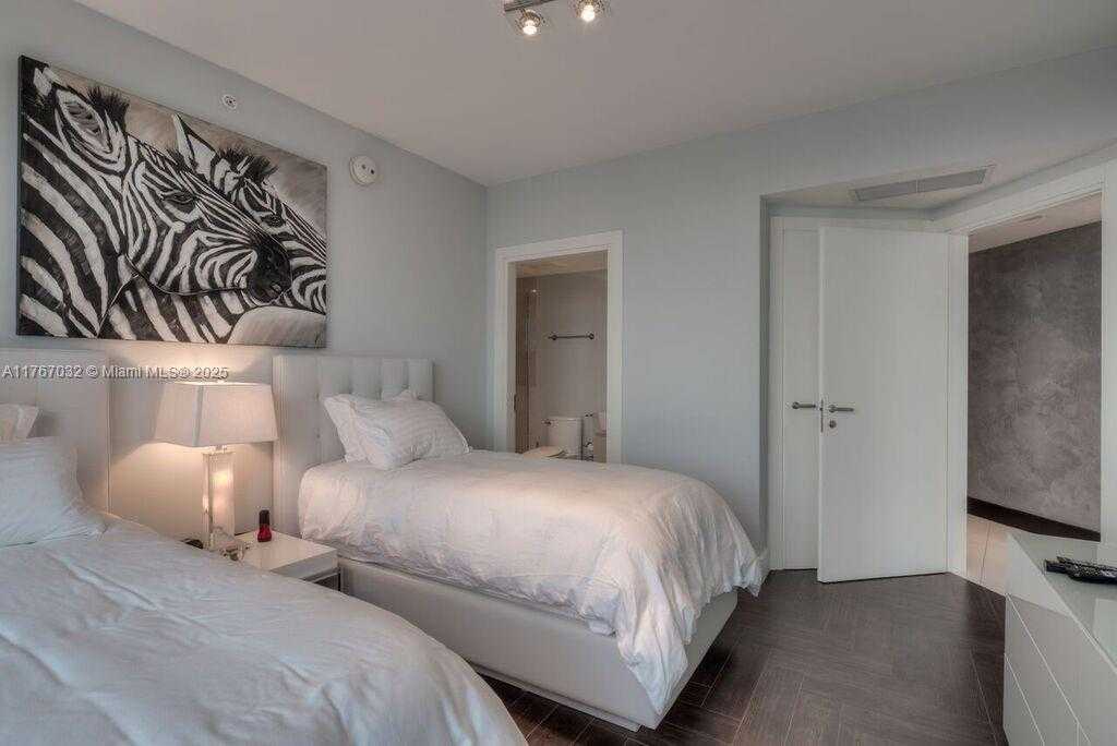 Small Image of 200 BISCAYNE BLVD WAY #4402, Miami Number 14