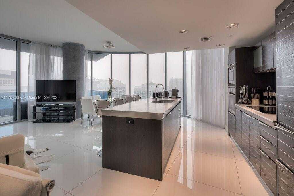 Small Image of 200 BISCAYNE BLVD WAY #4402, Miami Number 2
