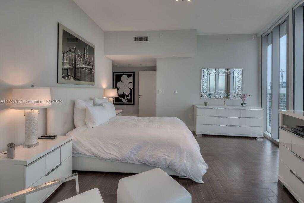 Small Image of 200 BISCAYNE BLVD WAY #4402, Miami Number 9