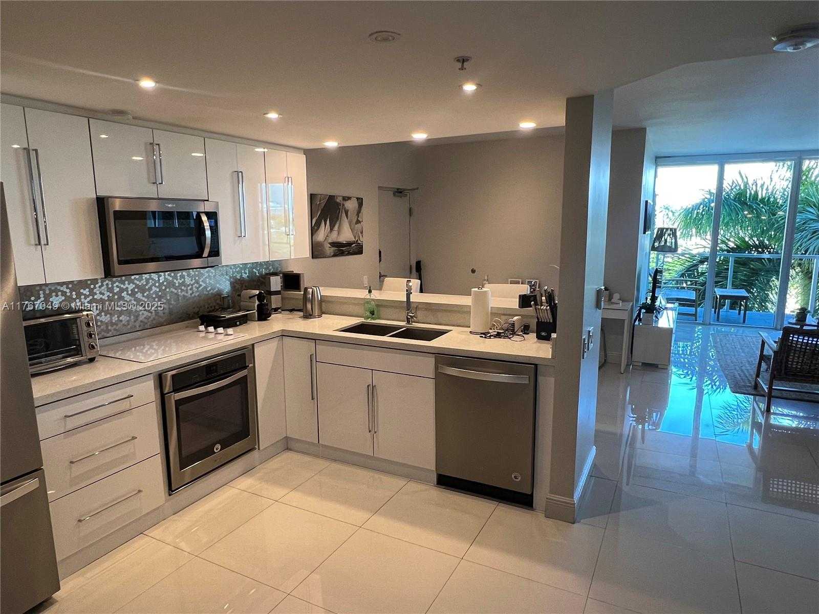 Small Image of 6305 INDIAN CREEK DR #4E, Miami Beach Number 12
