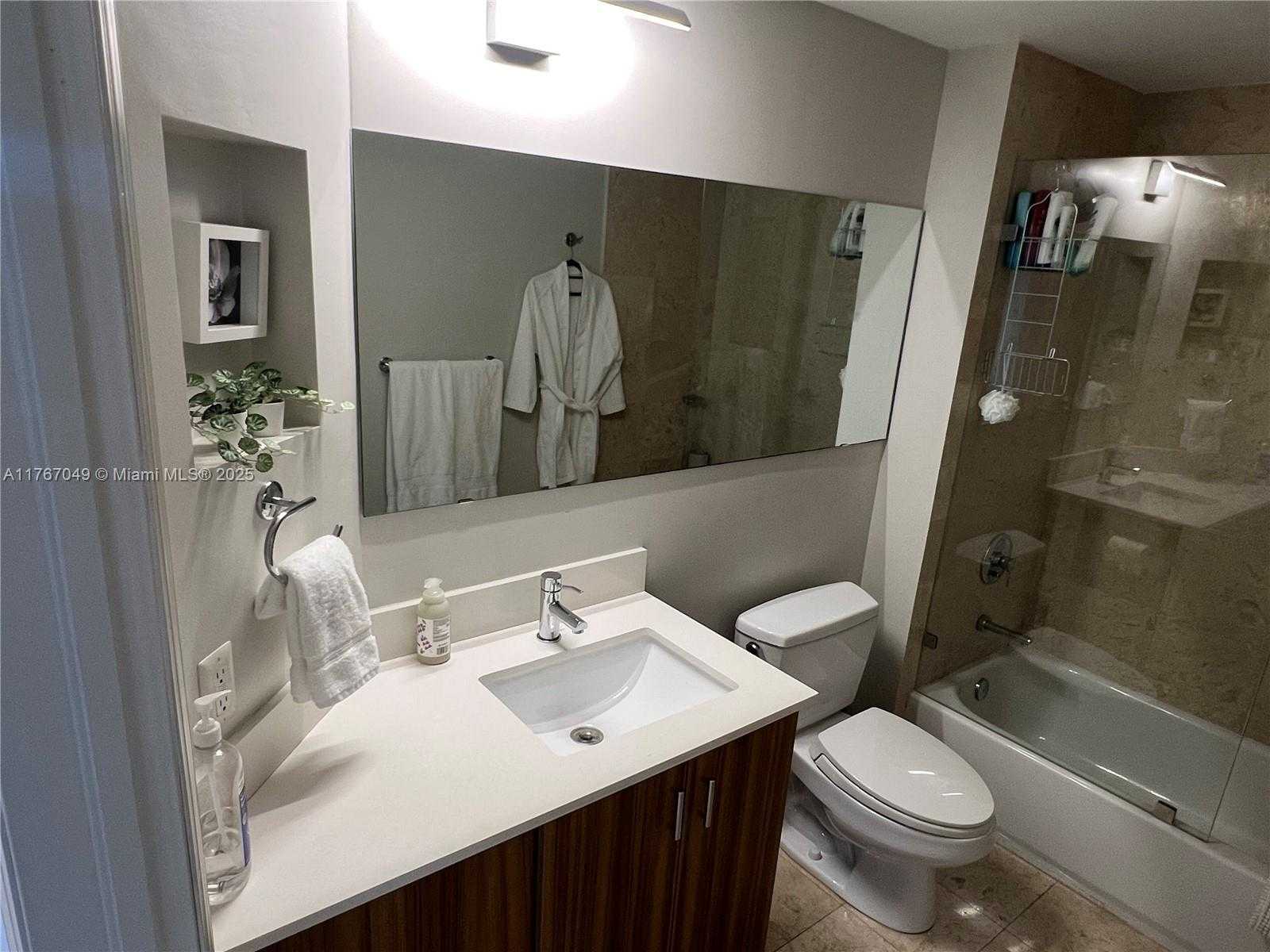 Small Image of 6305 INDIAN CREEK DR #4E, Miami Beach Number 13