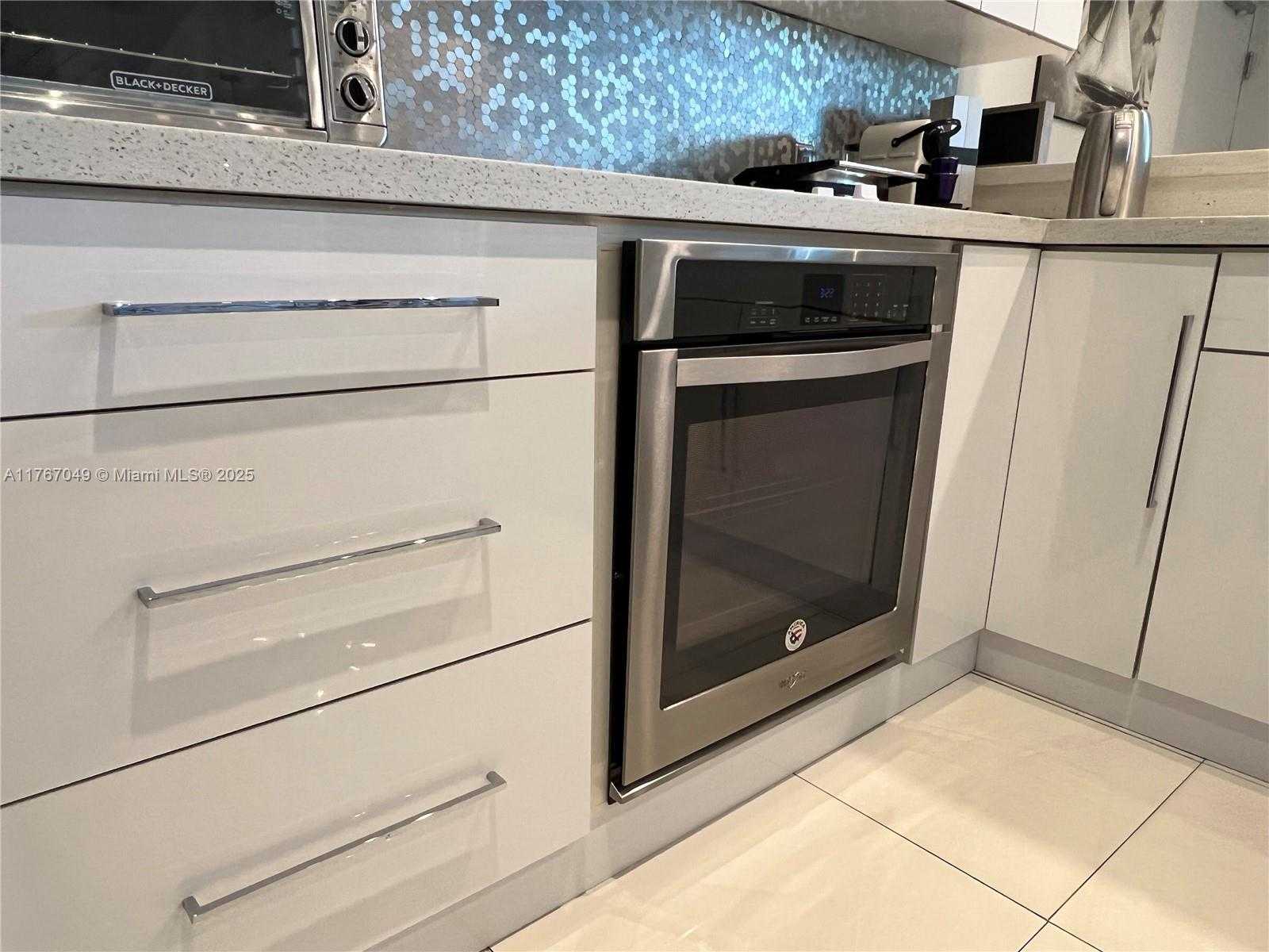 Small Image of 6305 INDIAN CREEK DR #4E, Miami Beach Number 19