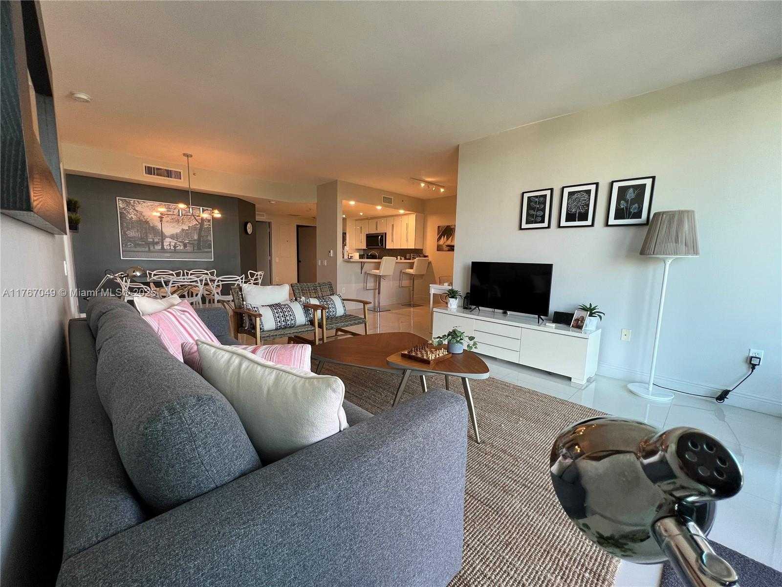 Small Image of 6305 INDIAN CREEK DR #4E, Miami Beach Number 2