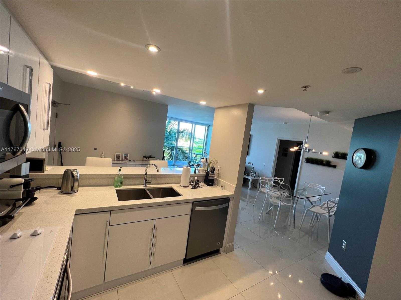 Small Image of 6305 INDIAN CREEK DR #4E, Miami Beach Number 20