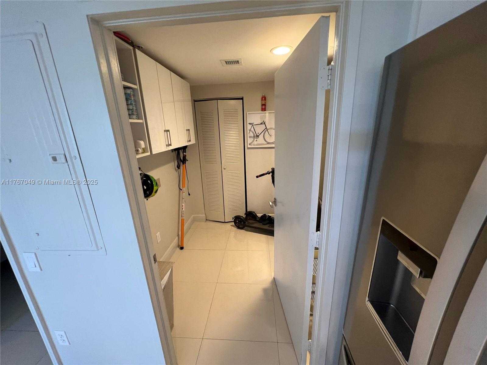 Small Image of 6305 INDIAN CREEK DR #4E, Miami Beach Number 21