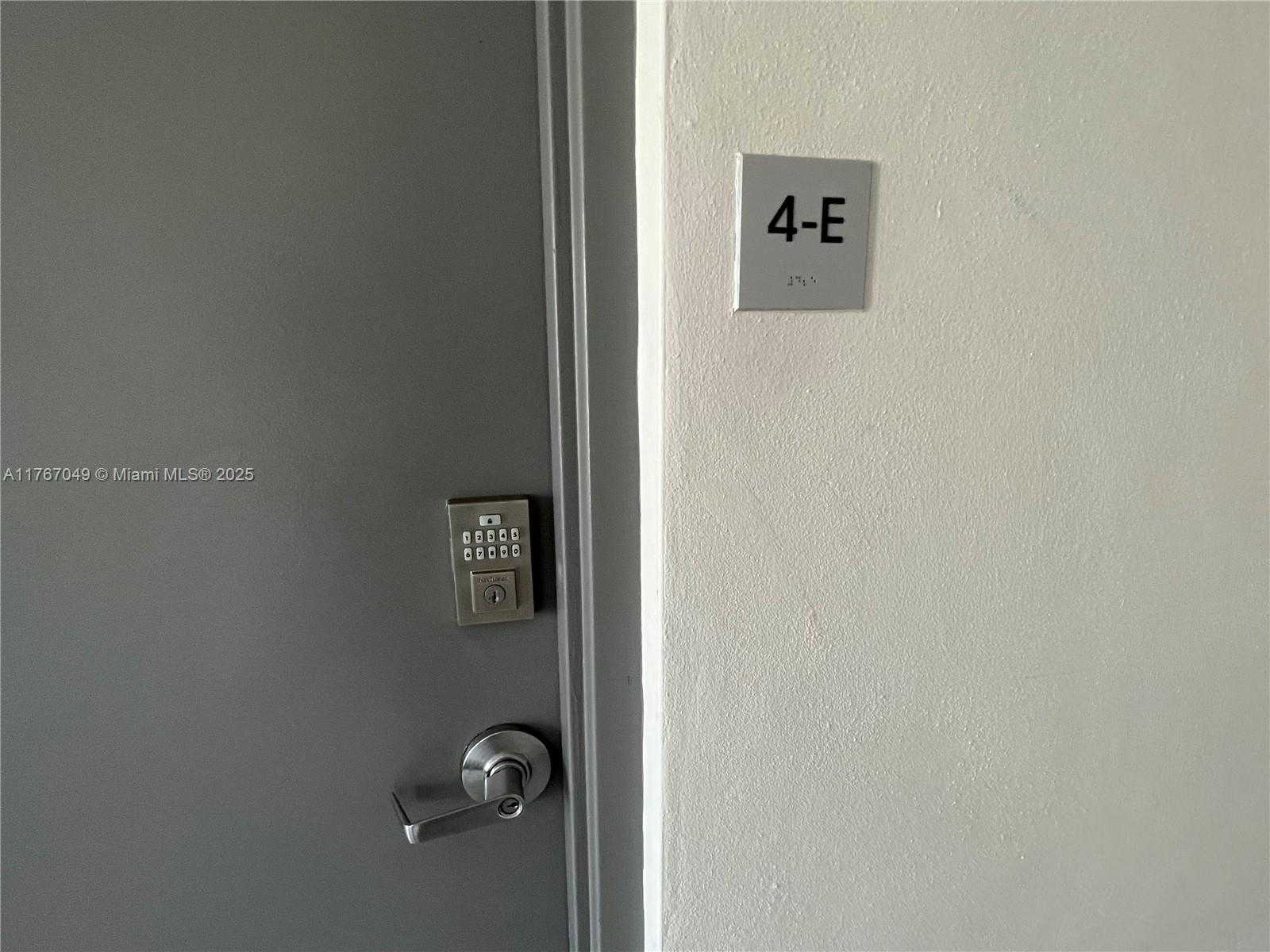 Small Image of 6305 INDIAN CREEK DR #4E, Miami Beach Number 3