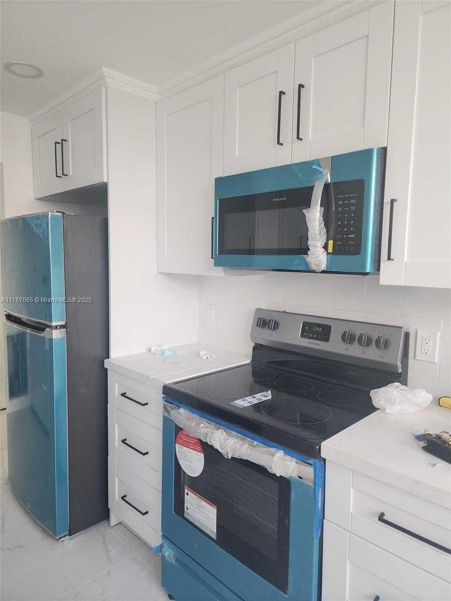 Small Image of 1300 NORTH EAST MIAMI GARDENS DR #313E, Miami Number 2