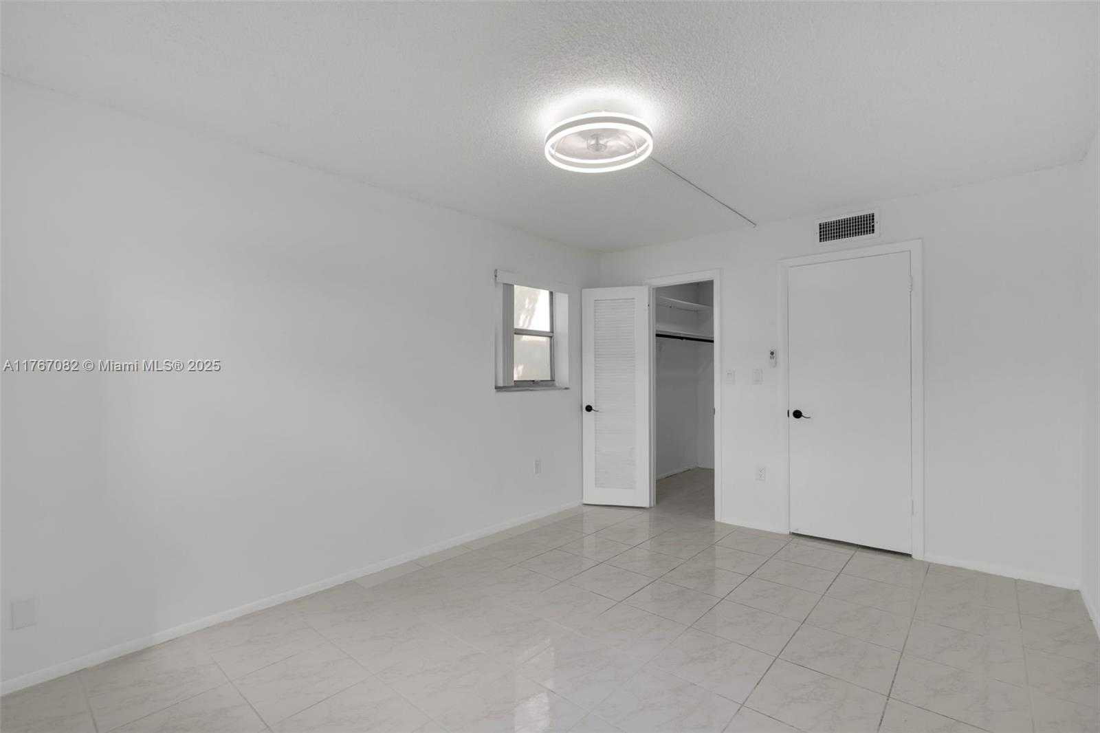 Small Image of 8040 NORTH SUNRISE LAKES DR #106, Sunrise Number 12