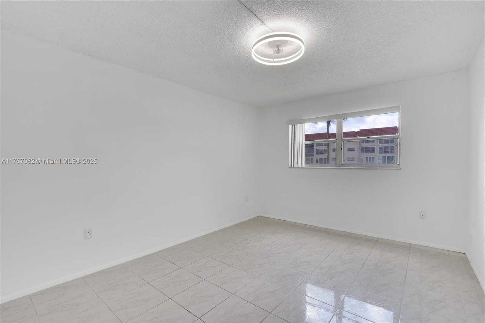 Small Image of 8040 NORTH SUNRISE LAKES DR #106, Sunrise Number 14
